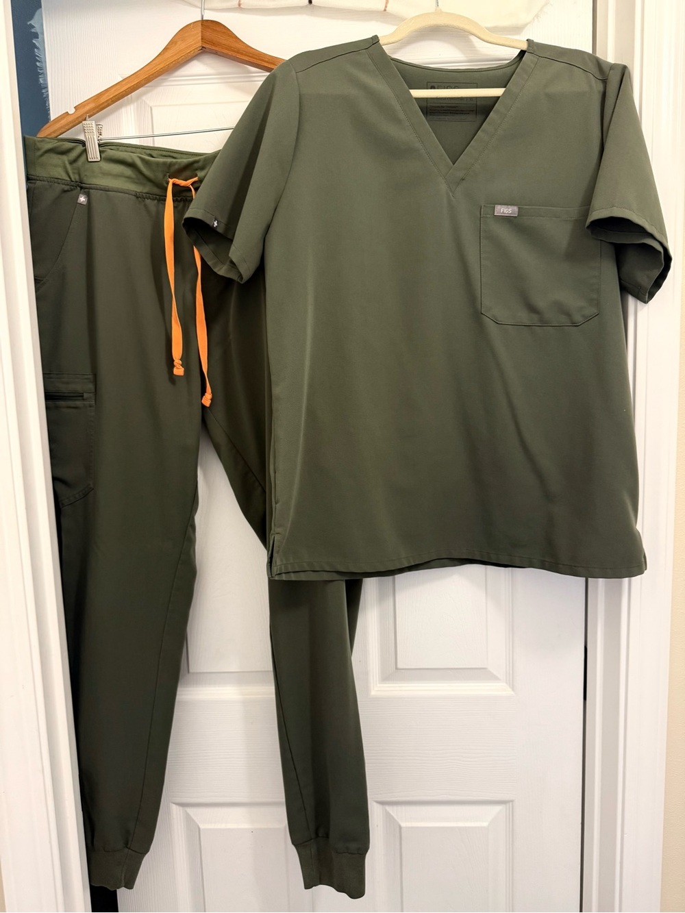 Figs Women’s Olive Green Scrub Set-Top Size XL, Jogger Pants Size XL/T